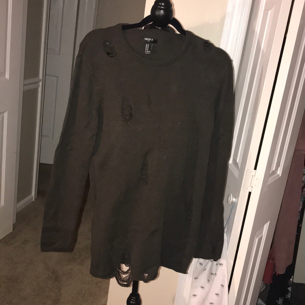 Men’s green sweater.